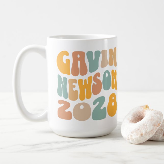 Gavin Newsom 2028 För President Vågig Text Kaffemugg (Med munk)