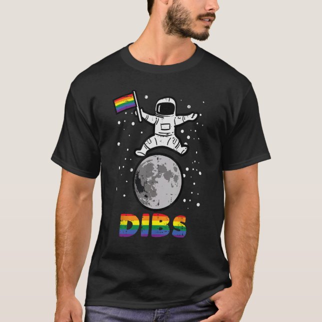 Gay Astronaut Måne Flagga Dibs Rainbow Pride Month T Shirt (Framsida)