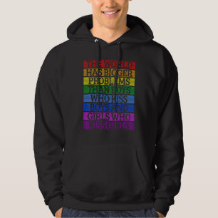 Gay pride-månaden har världen större problem hoodie