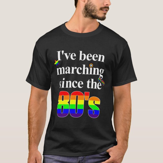 Gay pride som marscherar LGBT-Eighties T Shirt (Framsida)