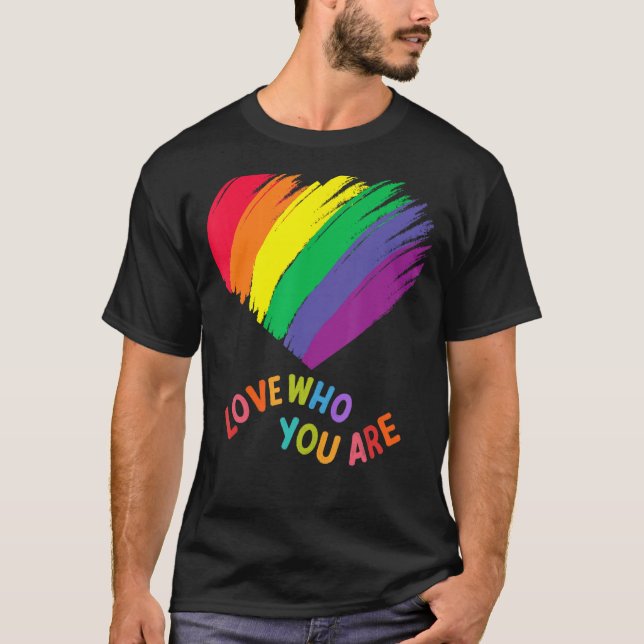 Gay Pride Women Rainbow Graphic Love Wins LGBT T Shirt (Framsida)