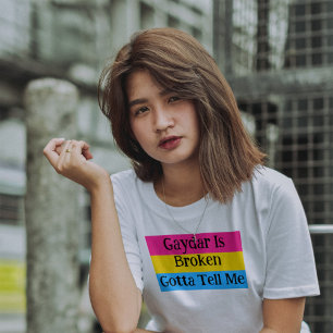 Gaydar är brutet måste berätta för mig om det tran t shirt
