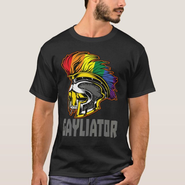 Gayliator Sword Fighter Helmet with Rainbow Feathe T Shirt (Framsida)