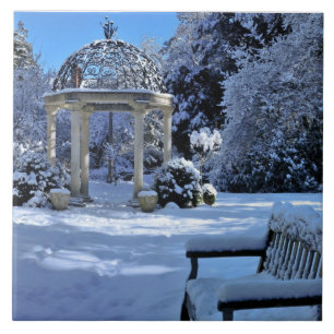 Gazebo i snön kakelplatta