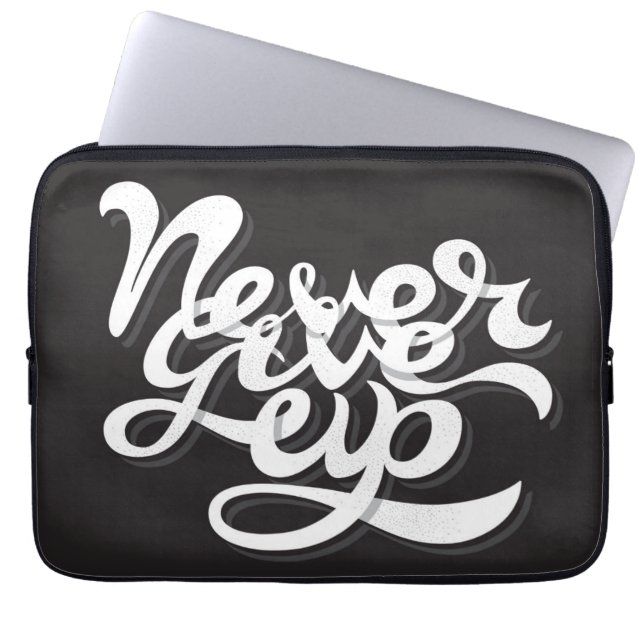 Ge aldrig upp 2 laptop sleeve (Framsidan)