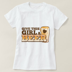 GE DEN HÄR GIRL ÄR EN ÖRONSMÖR från Beer Shop T-shirt