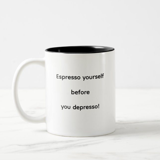 Ge dig en espresso innan du blir depresso! Två-Tonad mugg (Vänster)