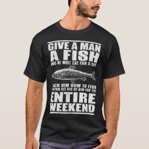 Ge en man en fisk och han äter en dag t shirt