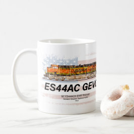 GE ES44AC GEVO-lokomotiv och amerikansk flagga Kaffemugg
