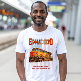 GE ES44AC GEVO-lokomotiv och amerikansk flagga T Shirt