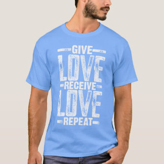 Ge kärlek Ta emot kärlek Upprepa Motivationscitat T Shirt