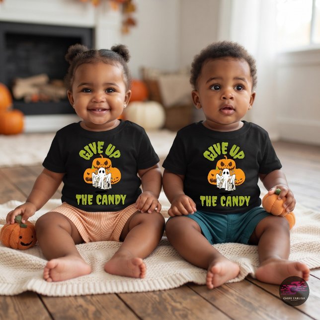 Ge upp godiset Halloween T Shirt (Double the trouble. Same candy demands. 🎃🍬)