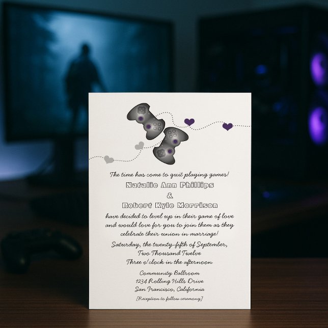 Geeky Gamers bröllopsinbjudan (Silver/Lila) Inbjudningar (Silver Purple Geeky Gamers Wedding Invitation)