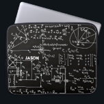 Geeky Mathmatematikpersonlig Laptop Sleeve<br><div class="desc">Gåva för för matematik-/math-/Mathläraregåva-/Mathstudentgåva/Geek/svart man laptop sleeve för Monogram för personlignamn initial. Använd personifieraalternativet att ändra texten. För mer omfattande textändringar liksom ändringar till stilsorten väljer stilsortsfärg eller textorienteringen,  skräddarsyalternativet.</div>