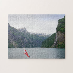 Geiranger fjord med det norska flaggapussel pussel