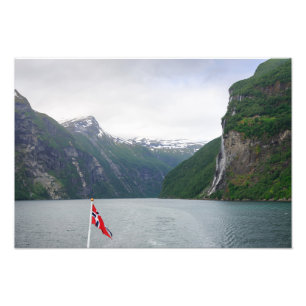 Geiranger fjord med det norska flaggatrycket fototryck