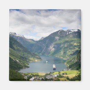 Geirangerfjord beskådar i norge kvadrerar magnete magnet