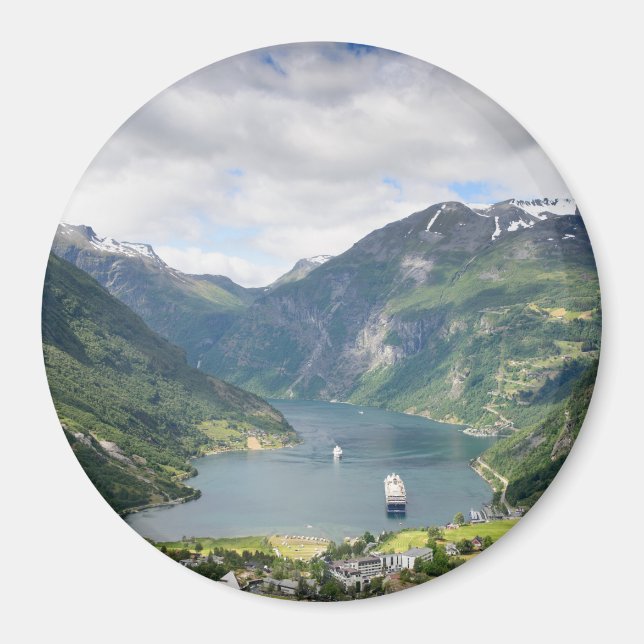Geirangerfjord-vy i Norge runda magnet (Framsidan)