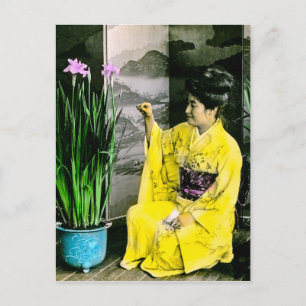 Geisha i Gult Kimono Arrange Flowers Vintage Vykort