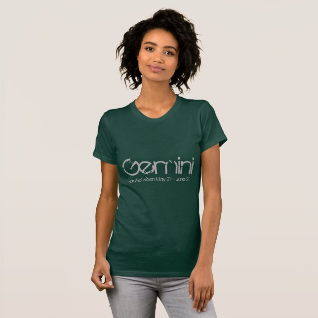 Gemini Born i maj Tee-shirt In Emerald Birthstone T-shirt (Hel framsida)