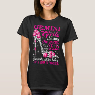 Gemini Girl som en Chef i kontrolldiamantskor T Shirt