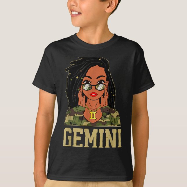 Gemini Loc'd Hair Sy Black Woman Camo Melanin Girl T Shirt (Framsida)