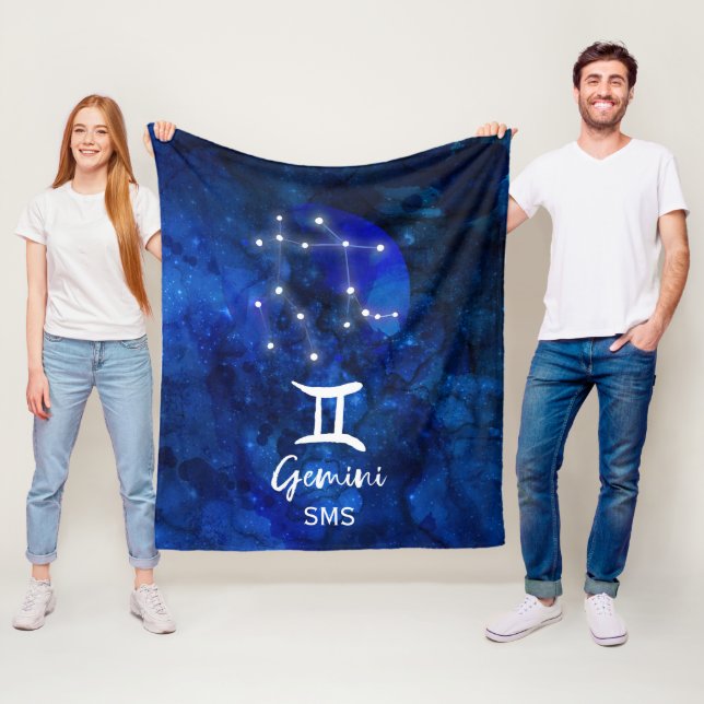 Gemini Zodiac Constellation Blue Galaxy Monogram Fleecefilt (På plats)