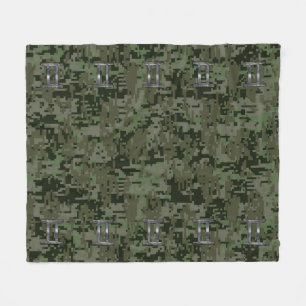 Gemini Zodiac Sign på Grönt Digital Camo Fleecefilt
