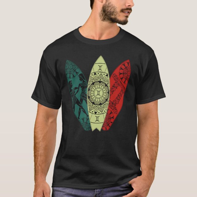 Gemini Zodiac Sign Surfboard Surfing Horoscope T Shirt (Framsida)