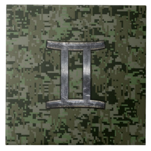 Gemini Zodiac Symbol på Grönt Digital Camouflage Kakelplatta