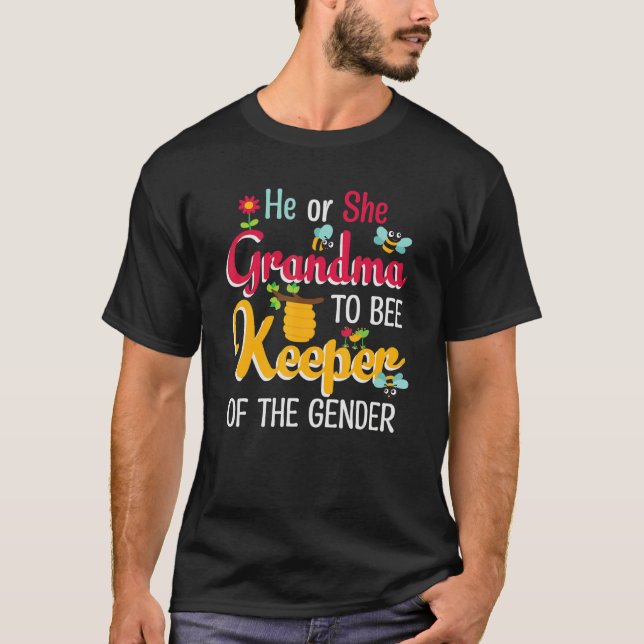 Gender Reveal Announcement Grandma To Bee Keeper H T Shirt (Framsida)