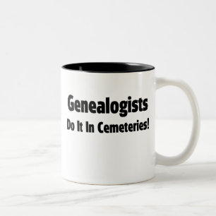 Genealogister gör det på kyrkogårdar Två-Tonad mugg