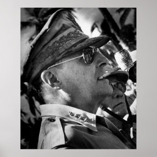 General Douglas MacArthur med Corncob Pipe Poster