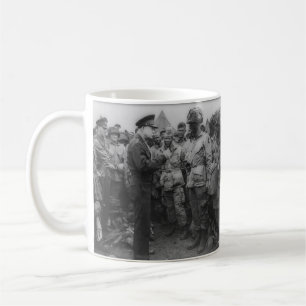 General Dwight D. Eisenhower med fallskärmsjägar Kaffemugg
