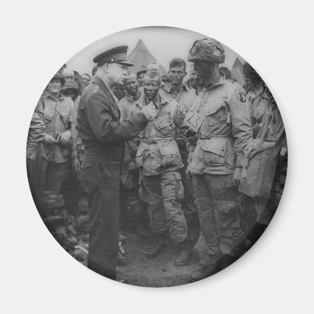 General Dwight D. Eisenhower with Paratroopers Magnet (Framsidan)