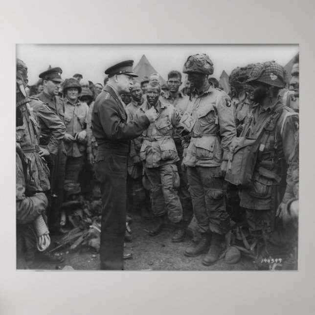 General Dwight D. Eisenhower with Paratroopers Poster (Framsidan)