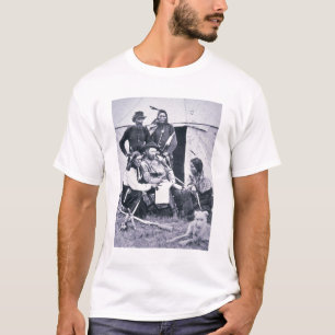 General George A. Custer (1839-76) med hans indier T-shirt