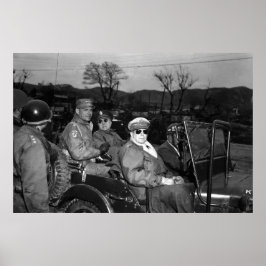 General MacArthur och bemannar Poster