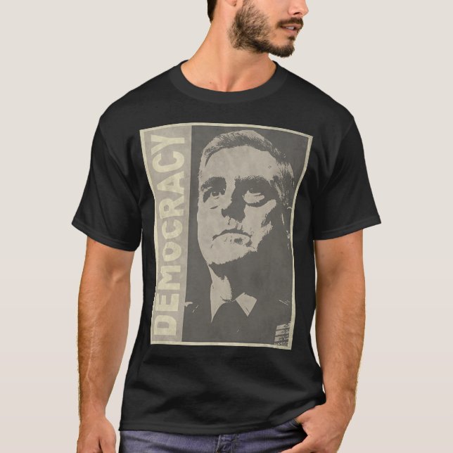 General Mark Milley by T Shirt (Framsida)