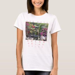 Genom en trädgård grind.. t-shirt
