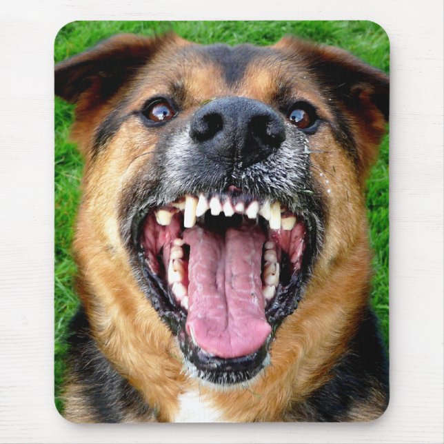 Genomsnittlig hund med stora tänder musmatta (Framsidan)