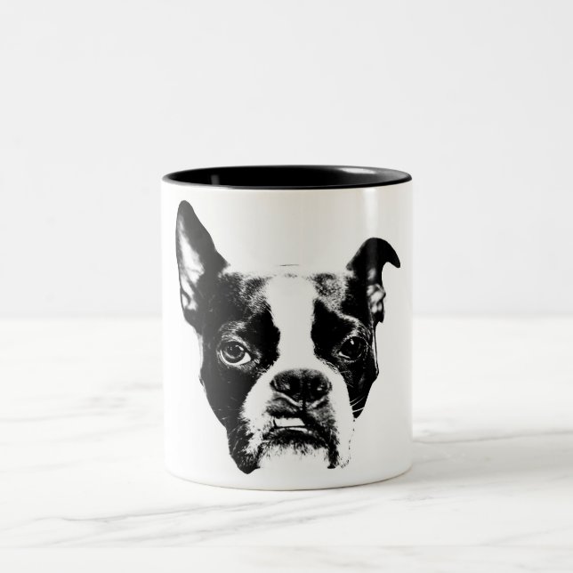 Genomsnittliga Muggin! Boston Terrierinställning Två-Tonad Mugg (Center)