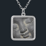 Gentle Buddha Ansikte Stone Sculpture Silverpläterat Halsband<br><div class="desc">Den här bilden är en stenskulptur av en stillastående Buddha. Tittar försiktig och fredlig medan du mediterar. Jag vädjar till buddister,  meditatorer och andlig.</div>