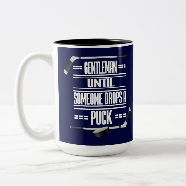 gentleman Ice Hockey Humor Navy Blue Två-Tonad Mugg (Vänster)