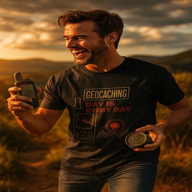 Geocaching Day är varje dag T Shirt (Skapare uppladdad)