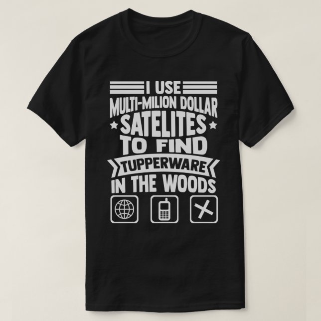 Geocaching Supplies GPS Treasure Hunting Equipment T Shirt (Design framsida)