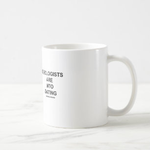 Geologer är in i datummärkningen (den geologiska kaffemugg