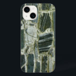 Geologisk gammal stenväggstruktur<br><div class="desc">Många sten. En sten som bryter mönster genom att peka uppåt. Foto på 12:e-århundradets kyrkomvägg i Norge.</div>