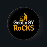 Geology Sten Funny Geological Science Puns Knapp<br><div class="desc">Geology Sten. Lönsam design för dem som kärlek ska studera geologi och samla in sten. Coola och humoristiska varor för jordvetenskap,  kök och nerver. Perfekt för geolog,  högskoleprofessorer och studenter som är ledande inom geologisk forskning. Underbar julklapp och födelsedagspresent för familj och vänner.</div>