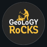 Geology Sten Funny Geological Science Puns Runt Klistermärke<br><div class="desc">Geology Sten. Lönsam design för dem som kärlek ska studera geologi och samla in sten. Coola och humoristiska varor för jordvetenskap,  kök och nerver. Perfekt för geolog,  högskoleprofessorer och studenter som är ledande inom geologisk forskning. Underbar julklapp och födelsedagspresent för familj och vänner.</div>